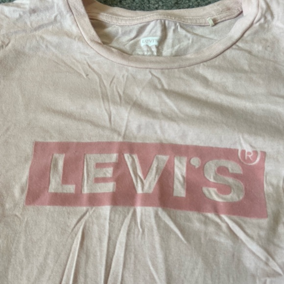 Levi’s pink tee - Picture 2 of 3
